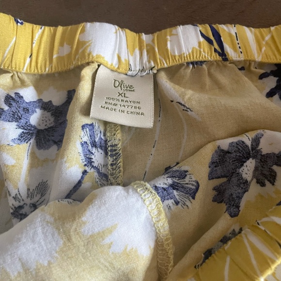 Womens Juniors Large pajama lounge shirts yellow - Picture 3 of 4